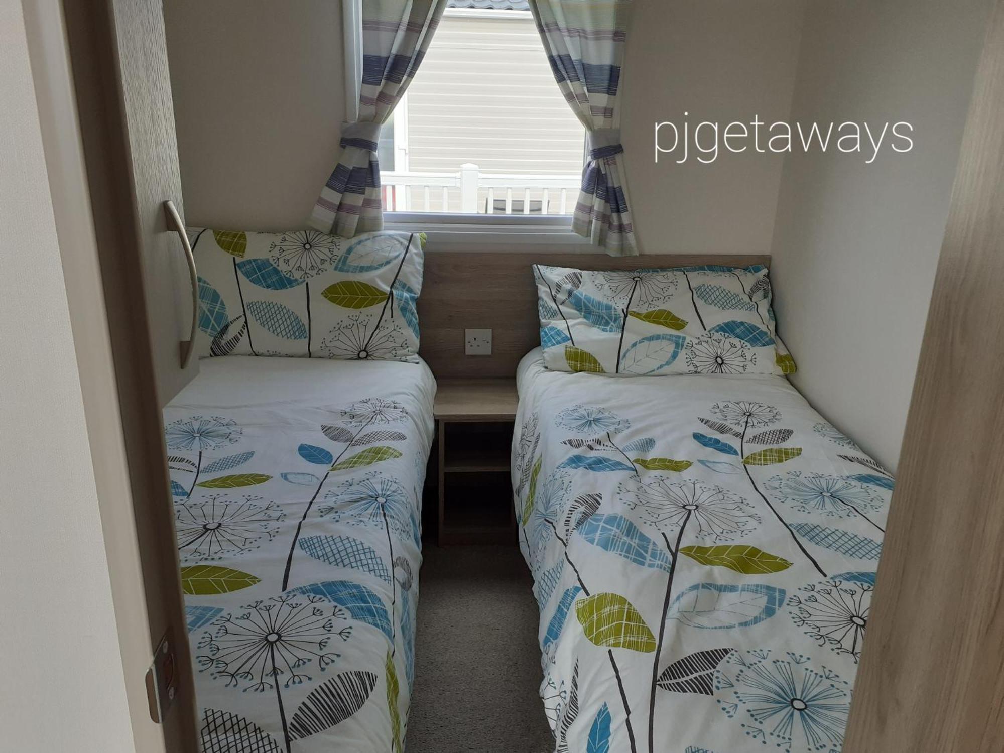 Luxury 2019 8 Berth Caravan With Hot Tub @ Tattershall Lakes Bagian luar foto
